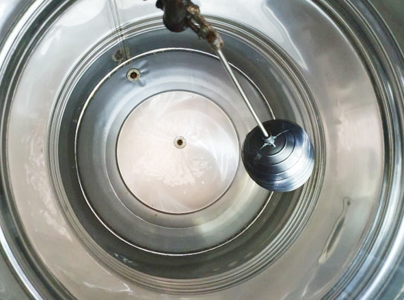 高雄清洗水塔的專家,白鐵桶水塔清洗推薦